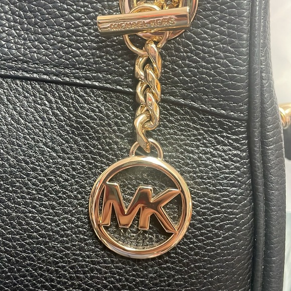 Michael Kors Jet Set Chain Legacy Shoulder Bag - Picture 2 of 15